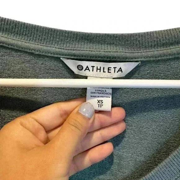 Athleta Sunrise Green Crew Neck V Neck - Picture 2 of 4